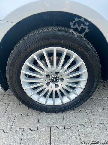 Panelová dodávka MERCEDES-BENZ Vito 116 EXTRALANG KLIMA SCHRÄNKE KAMERA AHK EU6