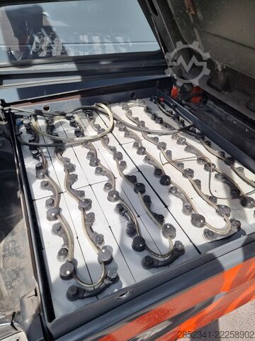 Carretilla elevadora LINDE Batterie aus 2021 E35L-01