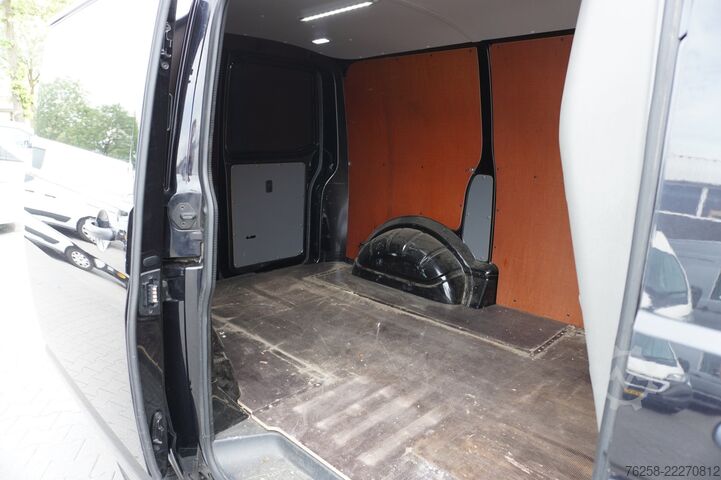Furgoneta Volkswagen Transporter 2.0 TDI 150PK Automaat EURO 6 - Air...