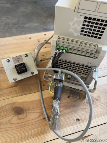KEB frequentieomvormer met potentiometer KEB KEB F5  15F5A1E-350A
