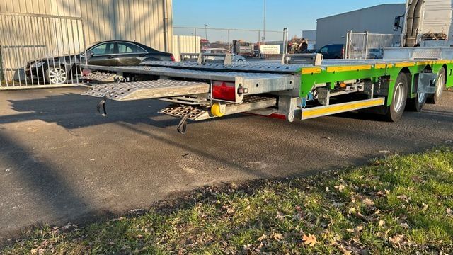 Auto met oplegger Aksoylu Semi Autotransporter tractor transport