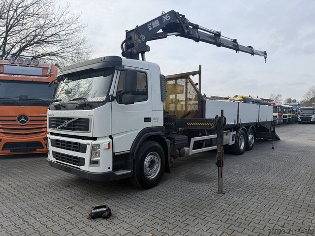Ciężarówka z płaską platformą Volvo FM300 6X2*4 Maschinentransporter Kran Hiab 322