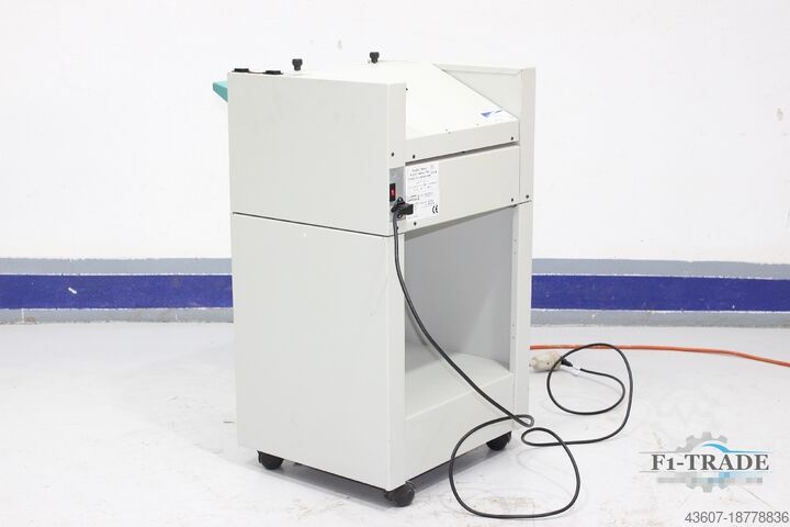 Katman katlama ve dikiş makinesi / kitapçık yapımcısı Nagel Foldnak M2