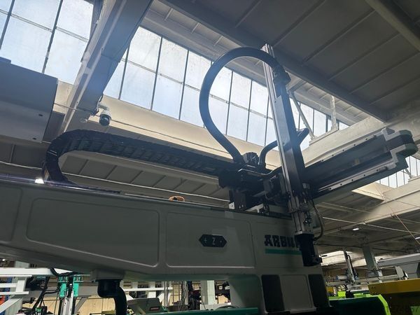 Fröccsöntőgép Arburg 570H 2000-800 e²