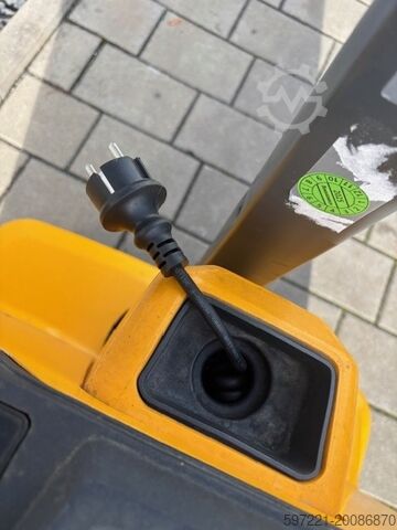 Elektromos raklapszállítók Jungheinrich EJE 114 Lithium
