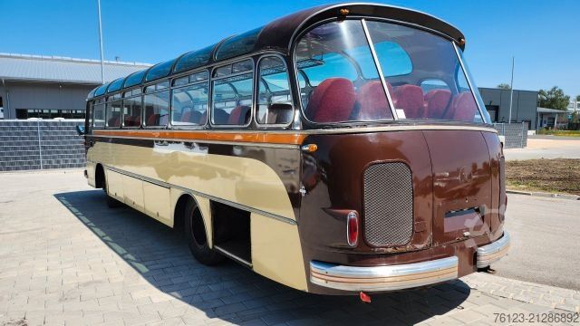 Távolsági autóbusz SETRA Kässbohrer Setra S 11