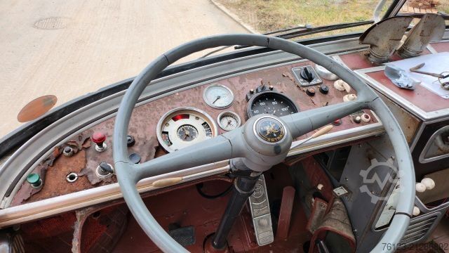 Távolsági autóbusz SETRA Kässbohrer Setra S 11