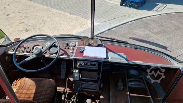 Távolsági autóbusz SETRA Kässbohrer Setra S 11