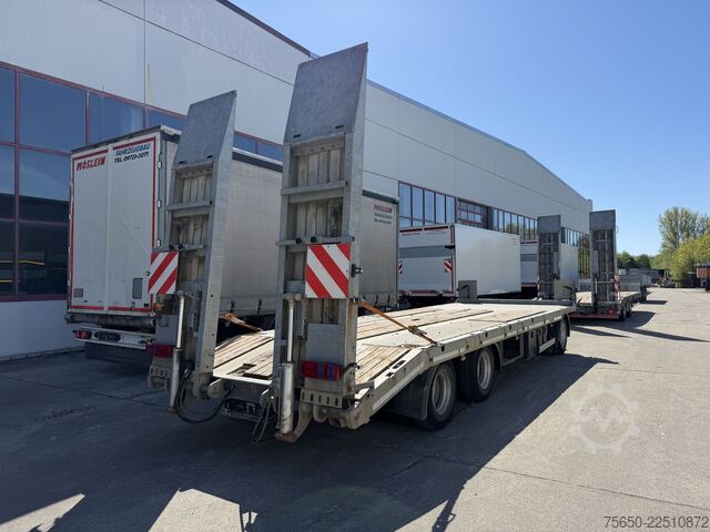 Lavtloader trailer Möslein TO 3 Schwebheim  3 Achs Tieflader Plato