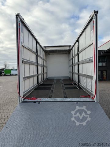 Ladbil med presenning VOLVO 8x2 mit Schwerlast-Ladebordwand Rampe Stapler