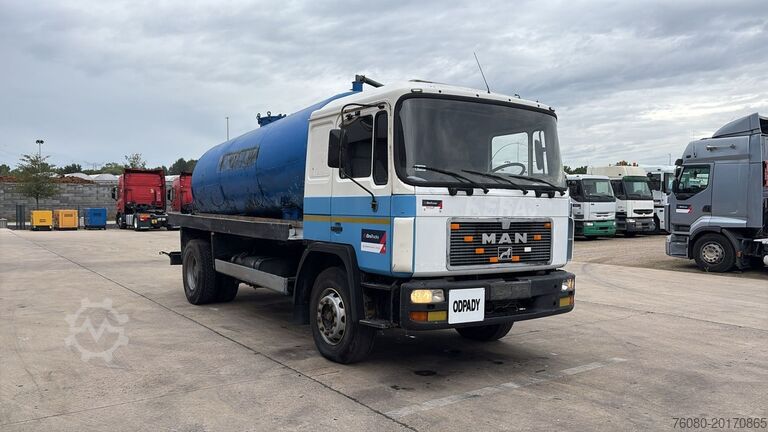Saugfahrzeug MAN 18.232 (MANUAL PUMP / POMPE MANUELLE / 11.000L)