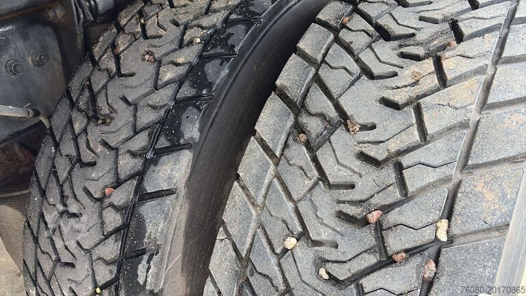 Saugfahrzeug MAN 18.232 (MANUAL PUMP / POMPE MANUELLE / 11.000L)