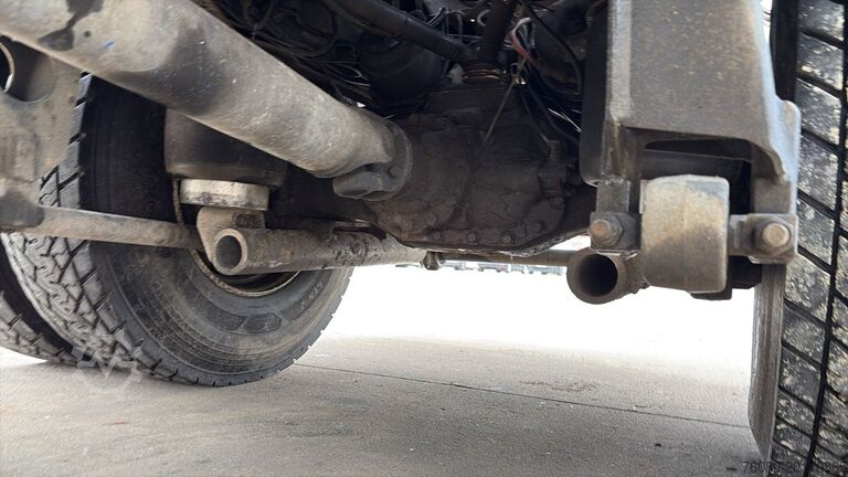 Saugfahrzeug MAN 18.232 (MANUAL PUMP / POMPE MANUELLE / 11.000L)