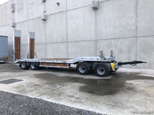 Remorcă cu platformă joasă Möslein T 4 VB H1  neuer 4 Achs Tieflader hydraulischen Rampen