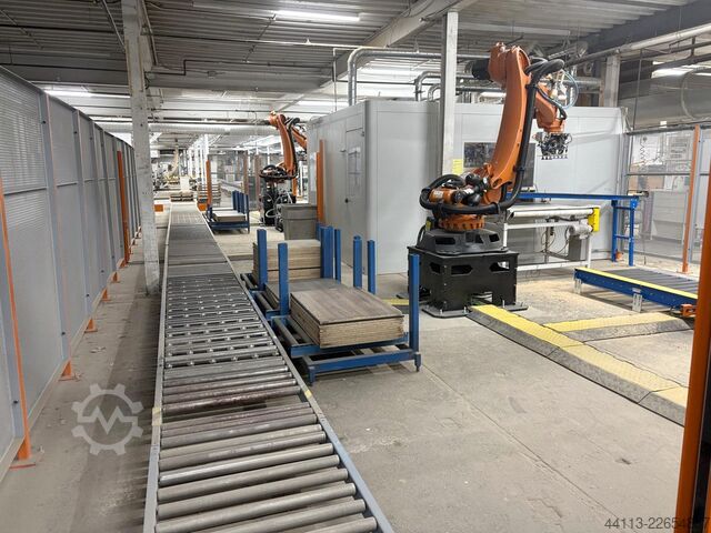 Automatický vrtací a kolíkovací stroj COMEC + KUKA Frontal 1000 3S CN CA + KR 120 R3200 PA