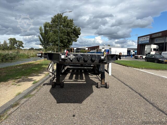 Transport av containrar Burg BPO 12-27 CCXAX 20 FT / Tankcontainer / ADR / A...