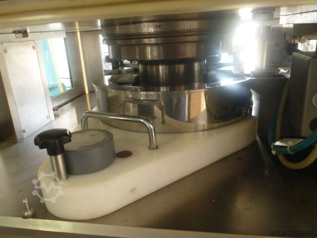 Tabletcompressiemachine van Kilian model T100/18 EU-B KILIAN T100/18