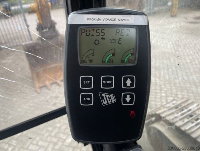 Rupsgraafmachine JCB JS 220 N LC      2012    CE