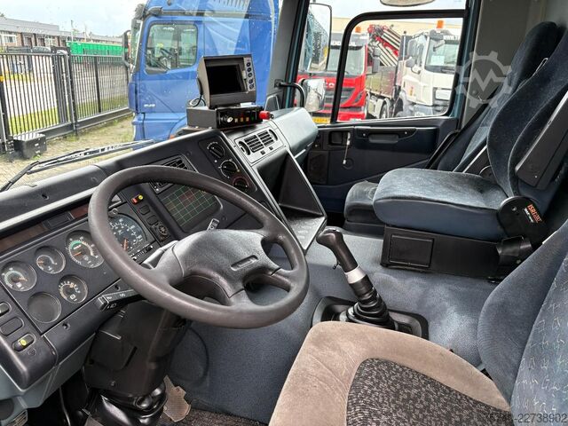 Veículo de recolha de resíduos DAF CF 75.250 + manual + 6x2 + 6cub system + euro 2