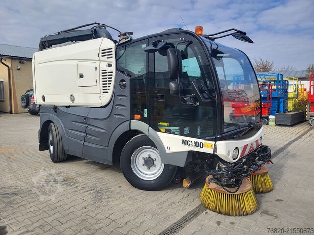 Zamiatarka drogowa Mathieu Azura MC400