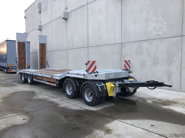 Dieplader oplegger Möslein T 4 VB H1 1 neuer 4 Achs Tieflader hydraulischen Rampen
