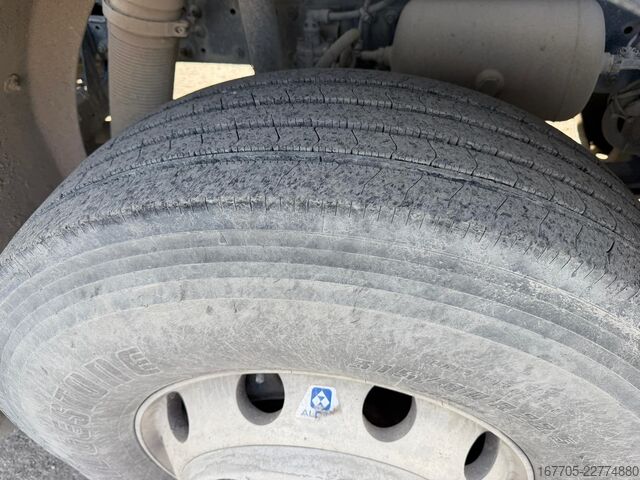 Camión hormigonera IVECO TRAKKER 400