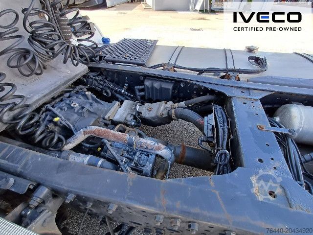 Volume trekker IVECO AS440S46T/FPLT mit Kipphydraulik