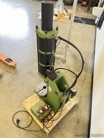Pneumatisk presse med tohåndsbetjening Schmidt 32KN