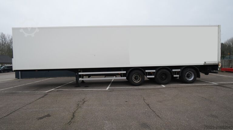 Koffer Jumbo Closed box trailer with chain system
