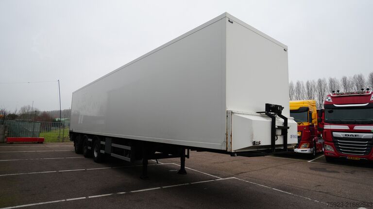 Koffer Jumbo Closed box trailer with chain system