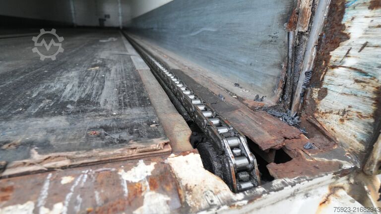 Koffer Jumbo Closed box trailer with chain system