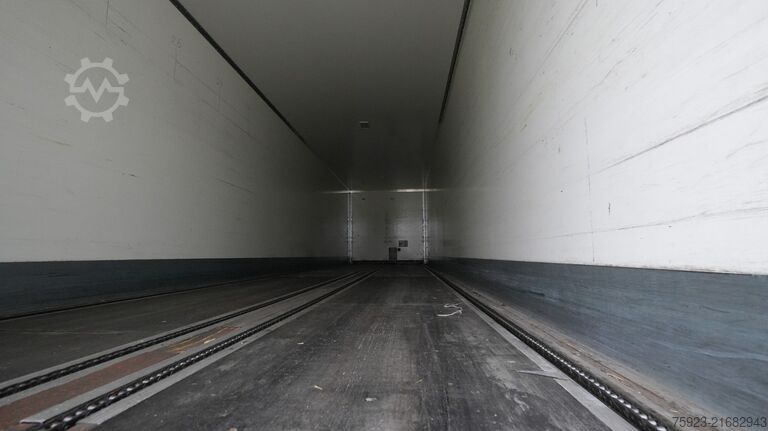 Koffer Jumbo Closed box trailer with chain system