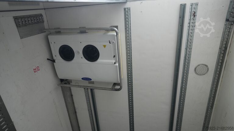 Trasporto refrigerato/congelato LAMBERET 3 AXLE FRIGO TRAILER WITH CARRIER VECTOR 1950 MT