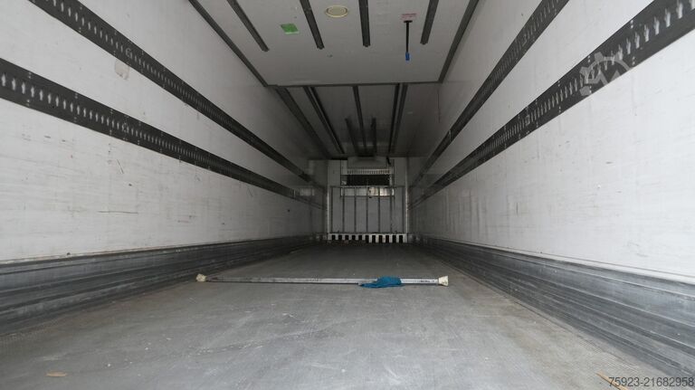 Trasporto refrigerato/congelato LAMBERET 3 AXLE FRIGO TRAILER WITH CARRIER VECTOR 1950 MT