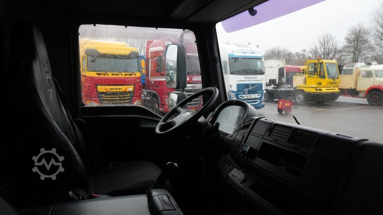 Valigia MAN TGL 12.220 closed box truck