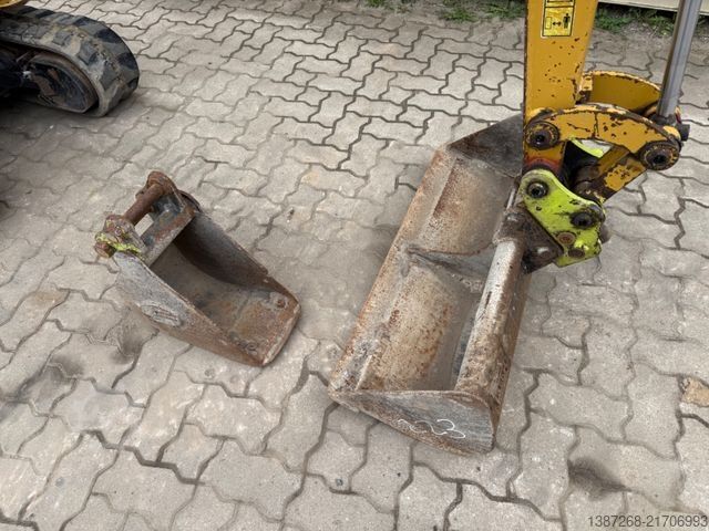 Minikotró CATERPILLAR 301.5 / 2020 BJ / 2 x Löffel