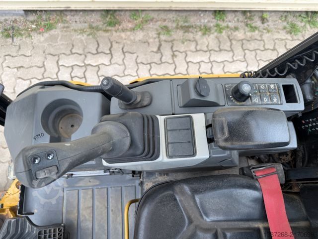 Minikotró CATERPILLAR 301.5 / 2020 BJ / 2 x Löffel