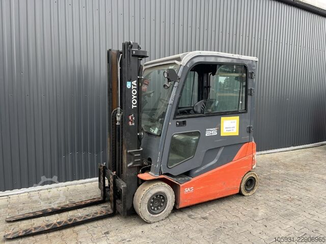 Elektro 4 Rad-Stapler Toyota 8FBMT25