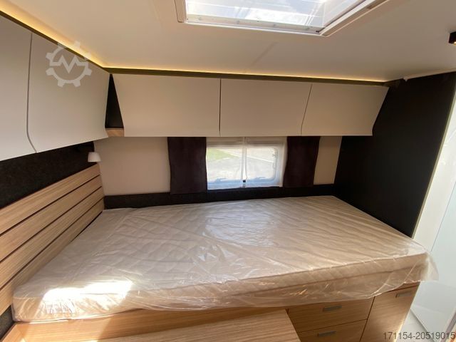 Semi-integrated camper HOBBY Optima De Luxe T70 GE