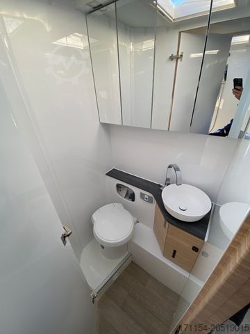 Semi-integrated camper HOBBY Optima De Luxe T70 GE