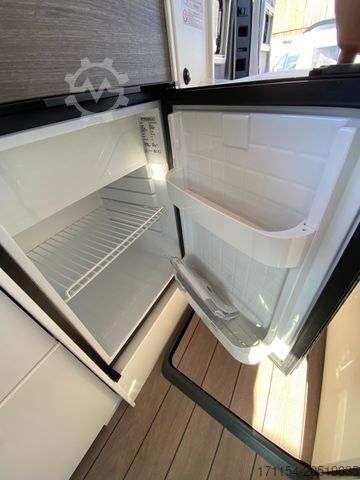 Campervan VANTOURER Van 600 L , mit Aufstelldach,Längsbetten,Automat