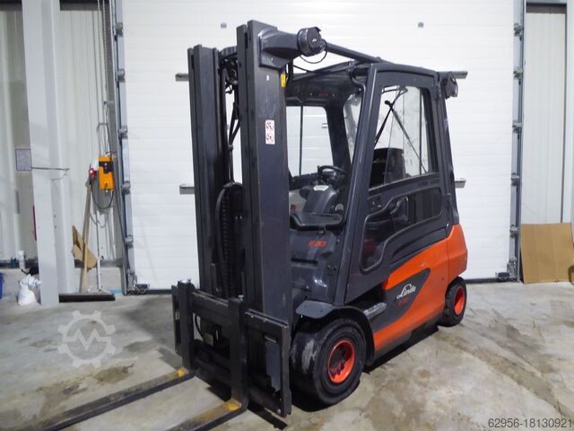 Elektrische vorkheftruck met 4 wielen Linde E30-01