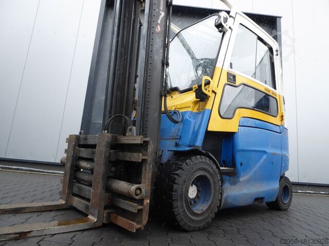 Stivuitor electric cu 4 roți Linde E30HL-01/600