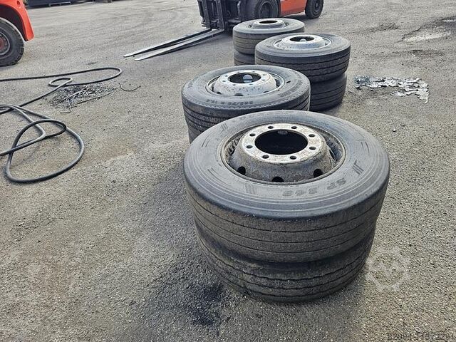 BRIDGETONE AND OTHERS 8 USED TRAILER TIRES  SIZE 265/70 R19.5 WITH RIM