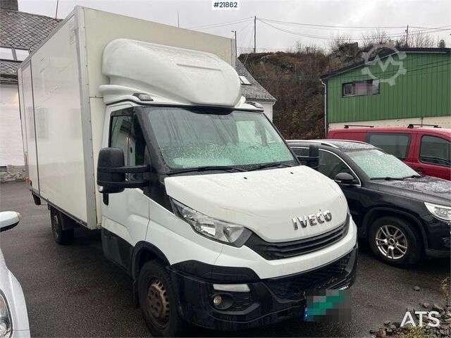 Break cu acoperiș înalt Iveco Daily box van w/ lift