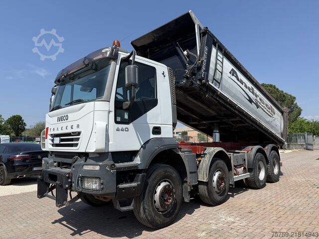 Driezijdige kipper Iveco Trakker 410T44 Kipper 20cbm 8x4 40Ton