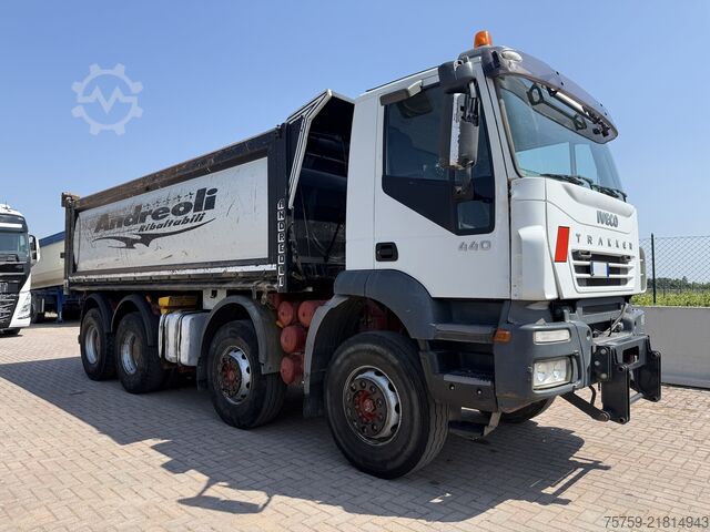 Driezijdige kipper Iveco Trakker 410T44 Kipper 20cbm 8x4 40Ton