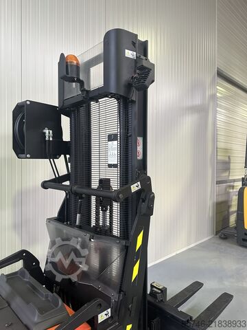 SWE 120 XR * DÉMO !! MÂT À DÉPORT + Fourches Inclinables + Déplacement Latéral !! TOYOTA SWE 120 XR * DEMO !!  REACH - MAST  +  Tilting Forks + S.S.  !!