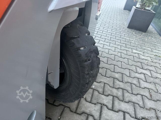 Vierwegheftruck Hubtex DQ45 / 4500 kg/ Triplex /Only 3309 h