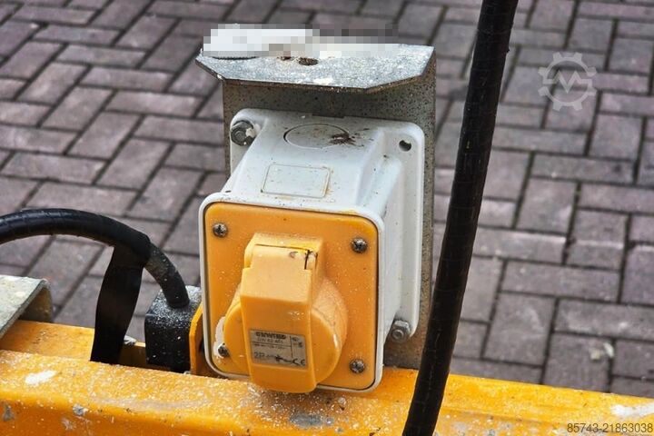 Ascensore a forbice Haulotte Compact 8 Electric, 8.2m Working Height, 350kg Cap